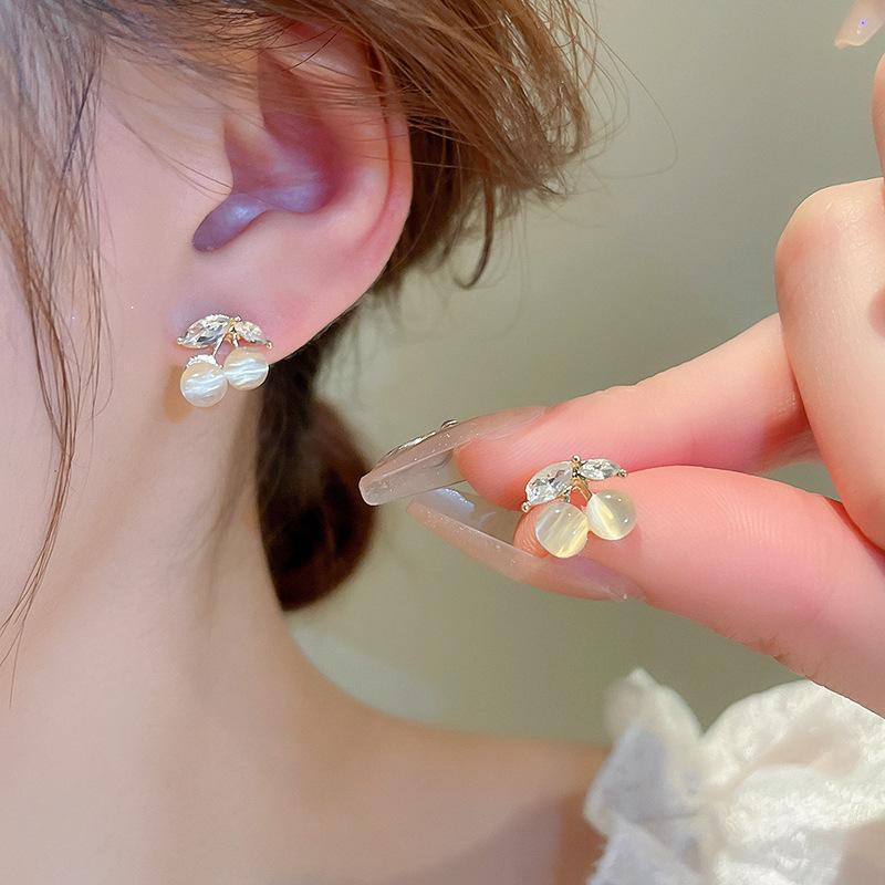 Серьги 'Сладкая вишня' для женщин, серьги-гвоздики в виде красной вишни, милые серьги для девочки, простые, изысканная версия, роскошный дизайнерский циркон