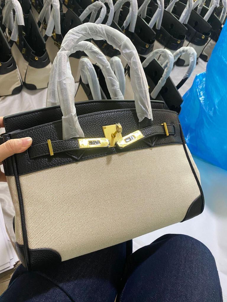 Женская знаковая сумка-тоут в стиле колор-блок Осень/Зима 2025