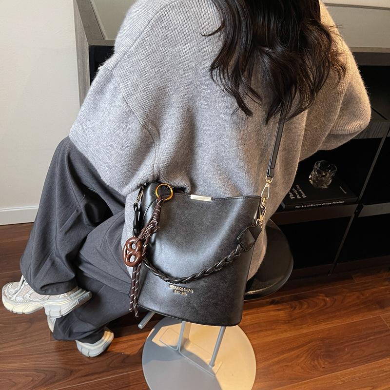 Premium Sense Hand Bag Women's 2025 New Trendy Fashion Going Out Shoulder Bag Casual Messenger Bucket Bag