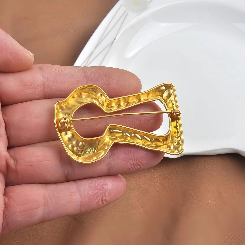 French Style Keyhole Brooch Vintage Metal Glossy Brooch Exquisite Coat  Pin  Gift