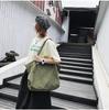 Сумка через плечо из холста в японском минималистском стиле: Большая вместимость, однотонный цвет, универсальность для походов в магазин или школу