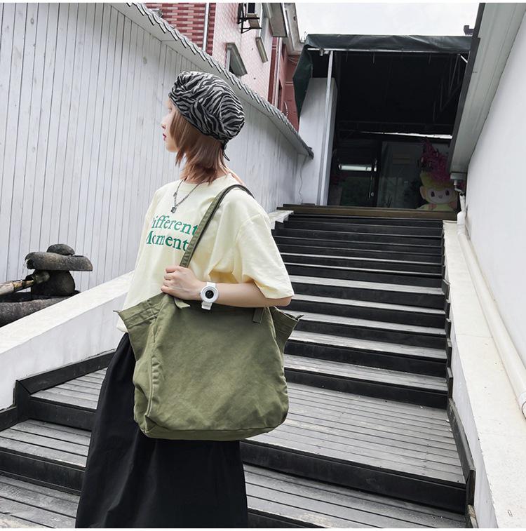 Сумка через плечо из холста в японском минималистском стиле: Большая вместимость, однотонный цвет, универсальность для походов в магазин или школу