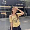 Женский приталенный топ в стиле " Spicy Girl" с одним плечом, принтом из букв, коротким рукавом, имитация двойки, идеально подходит для летних поездок на работу.