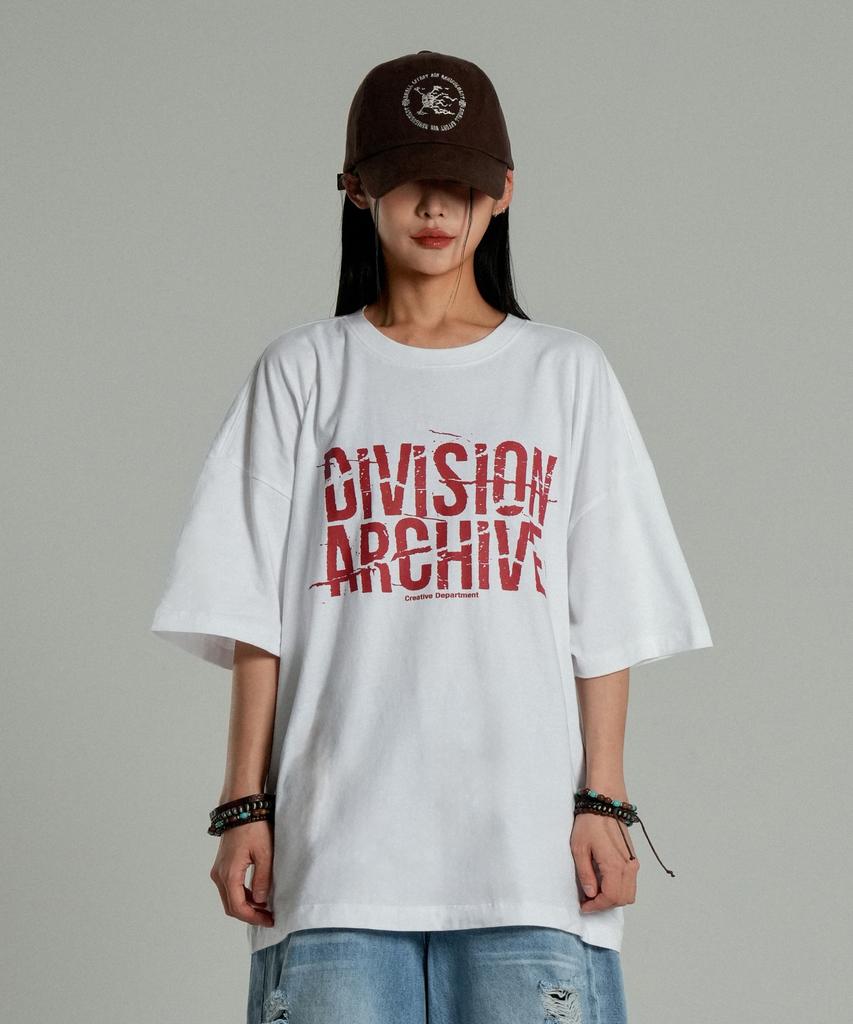 Белая футболка из архива IDWS Division