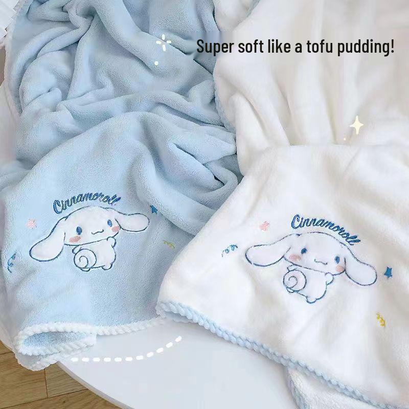 Мультяшный набор для ванны Cinnamoroll: Милое полотенце из кораллового флиса, шапочка для сушки волос, впитывающее полотенце для умывания лица и большое банное полотенце.