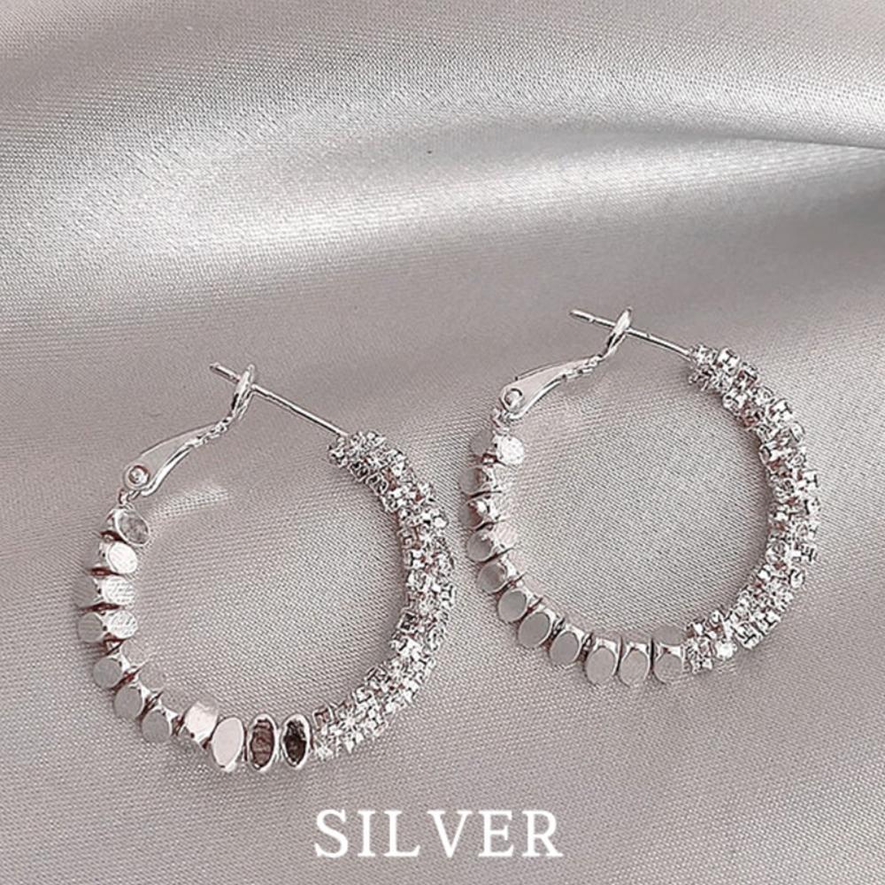 Серьги-кольца с битыми кристаллами – 2 цвета, из Кореи