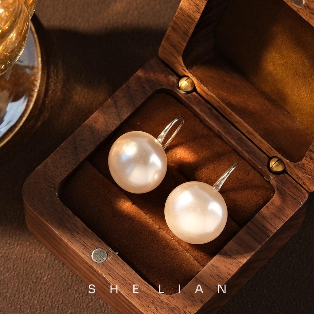 Korean fashion ear hook French retro Hepburn pearl light luxury earrings temperament niche high-end design ear hook women