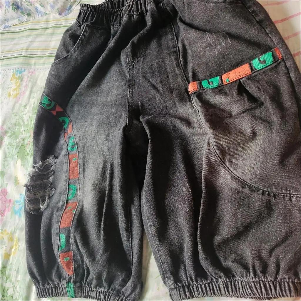 Женские джинсовые капри свободного кроя с карманами в стиле пэчворк с принтом