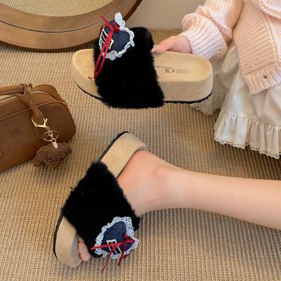 Белые нескользящие толстоподошвенные пушистые тапочки для женской уличной обуви 2025 новый осенне-зимний увеличивающий рост нескользящий французский шлепанец на одно слово