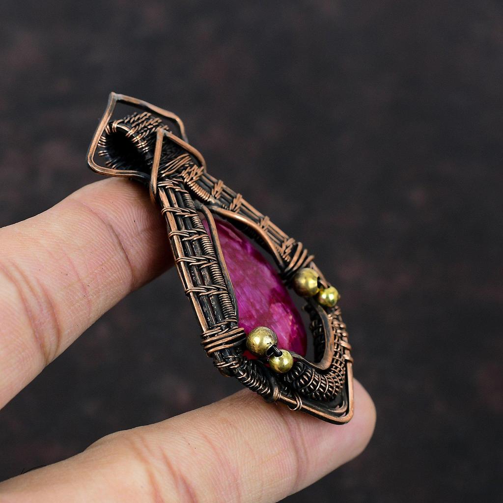 Кулон с ограненным кашмирским рубином, обернутый медной проволокой, кулон ручной работы из меди, элегантный кулон, обернутый проволокой, драгоценный камень, кулон для подарка