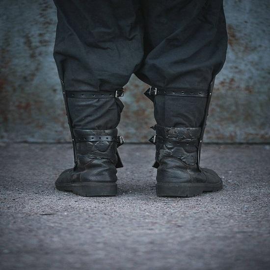 LARP Fantasy Leg Protection / LARP Armor Защита ног / Blackened Dwarf Style Greaves / Steel Armor of Dwarven - Handcrafted