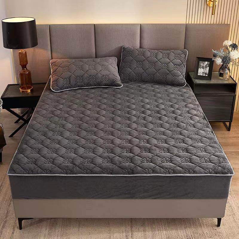 Толстая стеганая простыня из кораллового флиса, однотонная простыня размера King Queen, мягкий теплый бархатный наматрасник, наволочка в комплект не входит