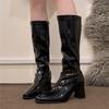 Модные зимние красотки Патентная кожа Женские ботфорты Модные туфли с острым носком и толстым каблуком Уличный стиль Слим Рыцарские длинные ботильоны