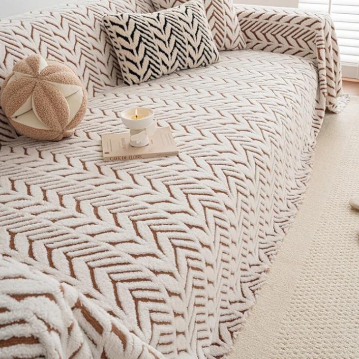 Плюшевый чехол-плед для дивана - Мягкий, уютный дизайн с волнообразным узором, плотный протектор для гостиной, спальни, декора, подходит для одноместных и четырехместных диванов