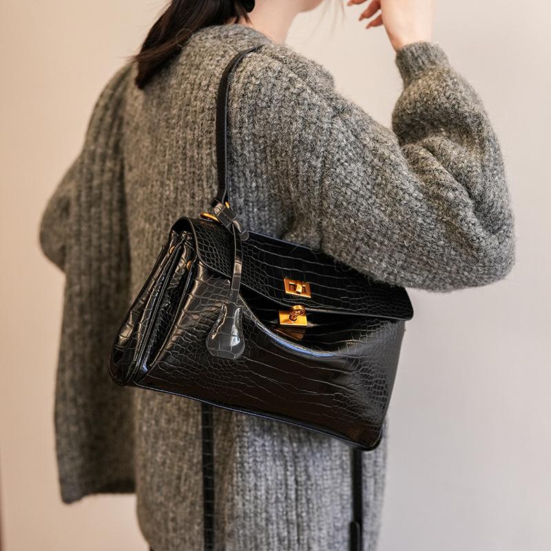 Сумка Женская Новая Универсальная Модная Сумка Большая Вместимость Сумка-Тоут для Поездок Сумка на Плечо Мессенджер