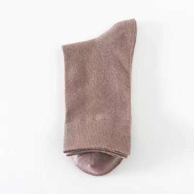 Мужские универсальные черные носки средней длины — однотонные, дезодорирующие, впитывающие пот, идеально подходят для весны, осени и лета.