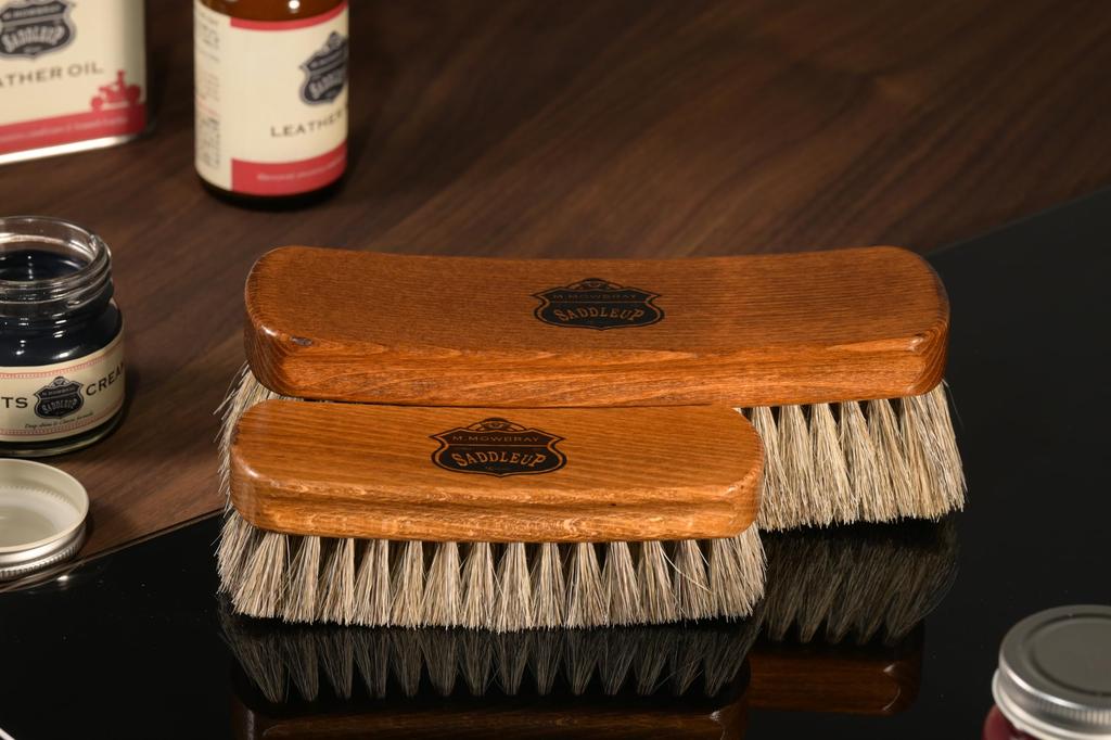 MOWBRAY SADDLEUP Щетка для лошади M M.