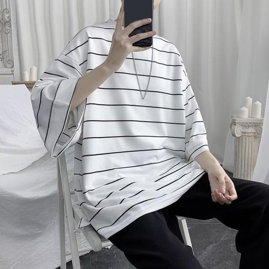 Летний мужской топ в полоску с рукавами три четверти с круглым вырезом Свободный пуловер в японском стиле с разрезом подол средней длины Мягкая повседневная футболка для подростков