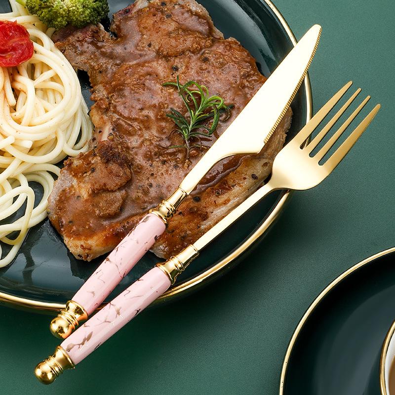 Набор из 4/5 предметов из нержавеющей стали Подставка Ручка с керамическим мраморным узором Ручка Нож Вилка Ложка Подарочный набор Коробка Западная еда Скандинавский стиль