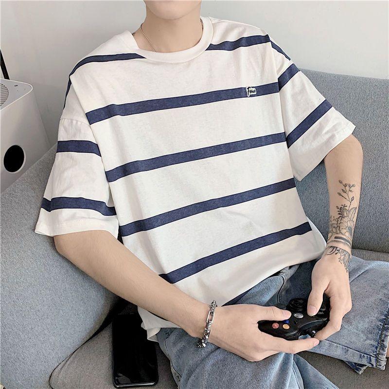 Летняя мужская футболка с коротким рукавом. Свободные и универсальные студенческие модные модные топы с короткими рукавами. Дышащие и впитывающие пот пуловеры в полоску с круглым вырезом.
