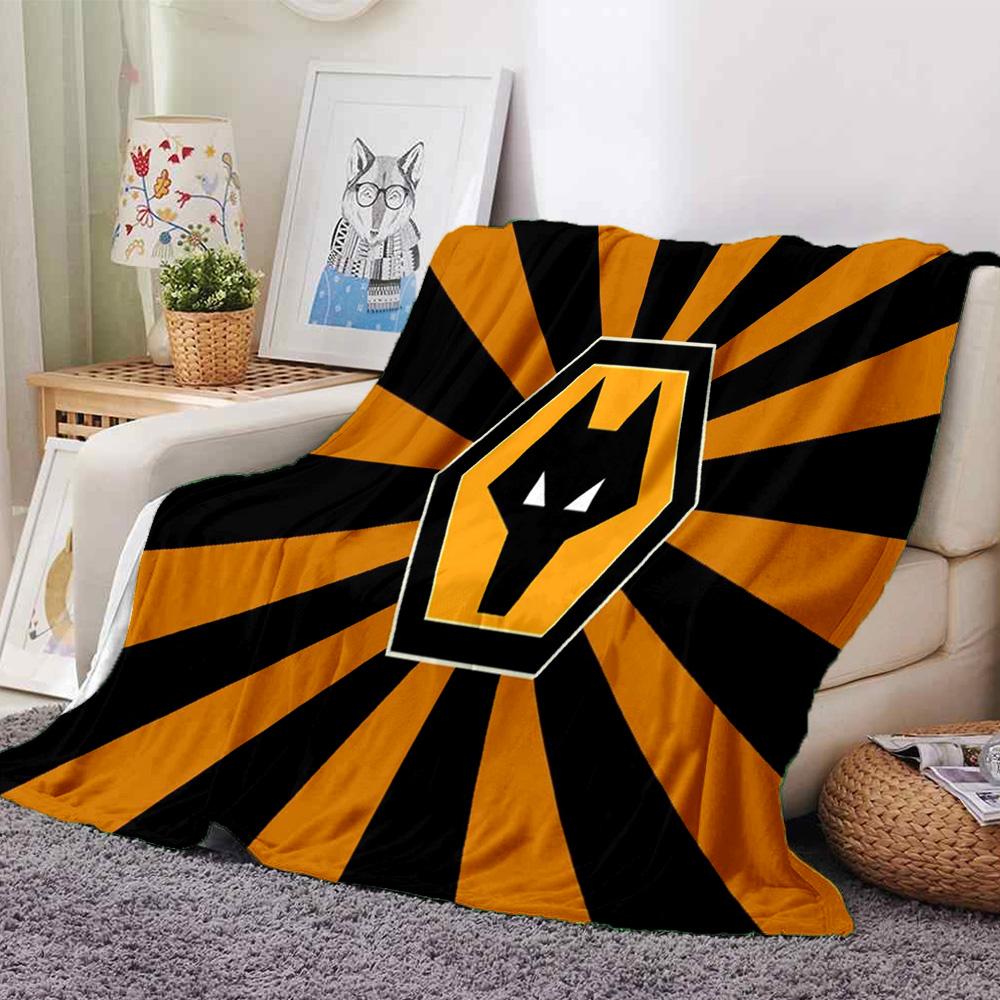 Flaming Wolves Emblem Wanderers Flannel Blanket, Soft Polyester, Modern Design, All-Season for Camping, Travel, Gifts for holidays or birthdays