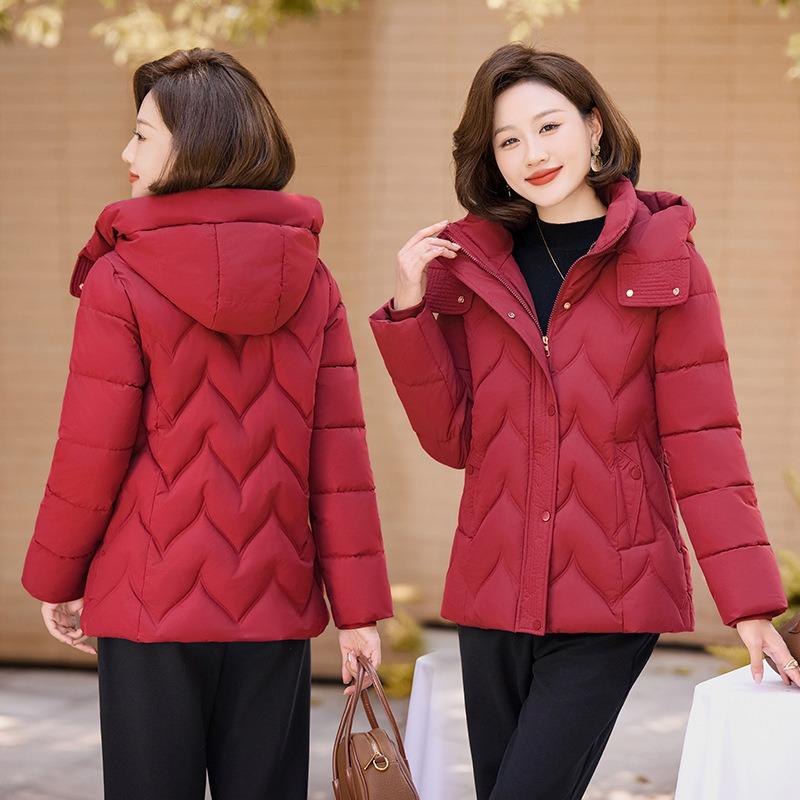 Маленькая материнская зимняя куртка с подкладкой женская короткая со съемным капюшоном среднего и пожилого возраста большого размера