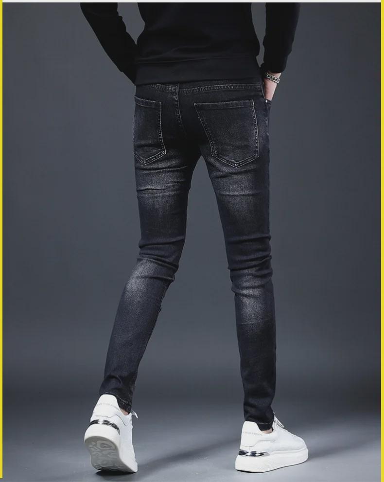 Мужские облегающие джинсы с потертостями и заплатками