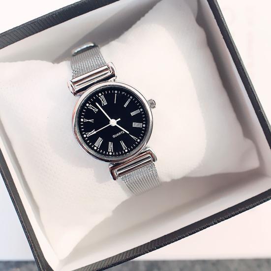 Women Quartz Movement Watch Circular Dial Wrist Watch with Alloy Strap Ladies Retro Analog Watch for Casual Daily Wear Work Date