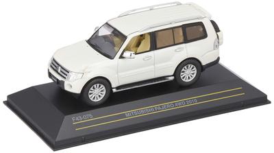 First43 Mitsubishi Pajero 4WD 2010 Жемчужно-белый масштаб 143 F43075