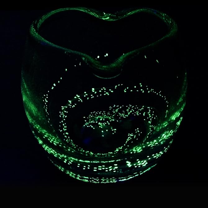 Стакан для холодного чая из стекла Рюкю Кубакасая с флюоритом, Сувенир из Окинавы, Стеклянный стакан LOVE & STAR с сердцем, Высококонтрастный золотой, Светящийся в темноте золотой