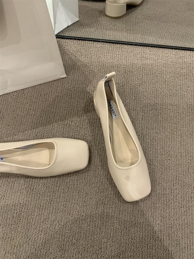 Французские туфли-лодочки женские туфли весна и лето 2025 новая простая повседневная универсальная квадратный носок открытая щиколотка толстый каблук темпераментные женские туфли