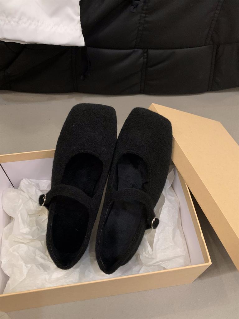 Корейская версия женских туфель Мэри Джейн на плоской подошве, новые осенне-зимние черные нежные универсальные туфли из плюша 2024 года