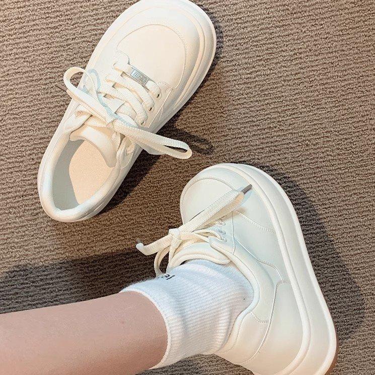 European Station Super Fire Casual Shoes Women's 2024 Spring New Lightweight Versatile Student Thick-soled Heightening Sports Little White Shoes