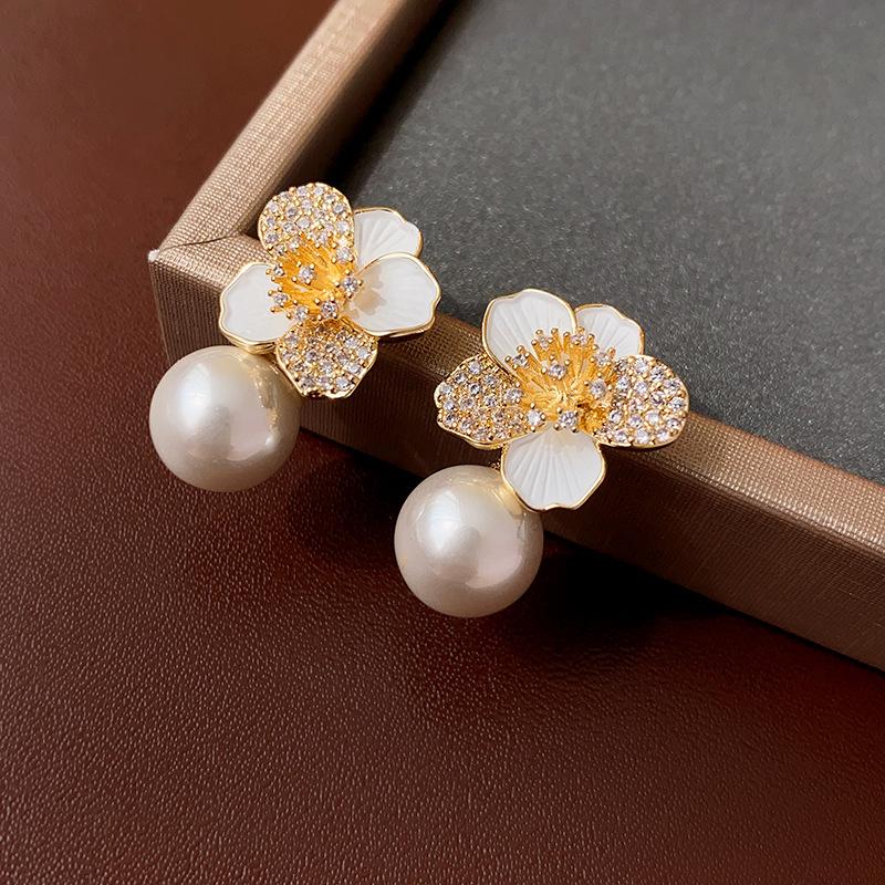 1 пара сережек-подвесок в виде милых цветов с эмалью и жемчугом для женщин и девочек, ювелирные аксессуары, персонализированные универсальные серьги