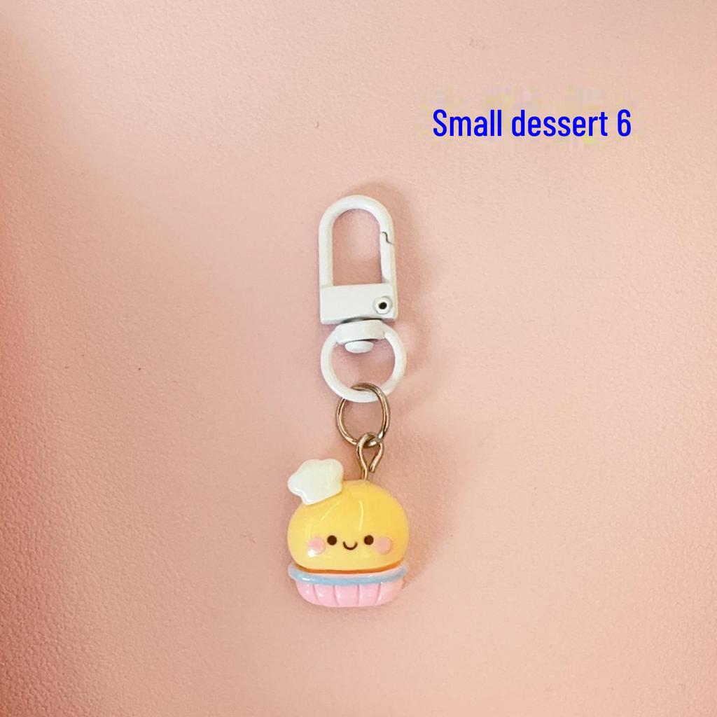 Милый брелок-подвеска в виде мультяшного торта — идеально подходит для студентов, пар и друзей