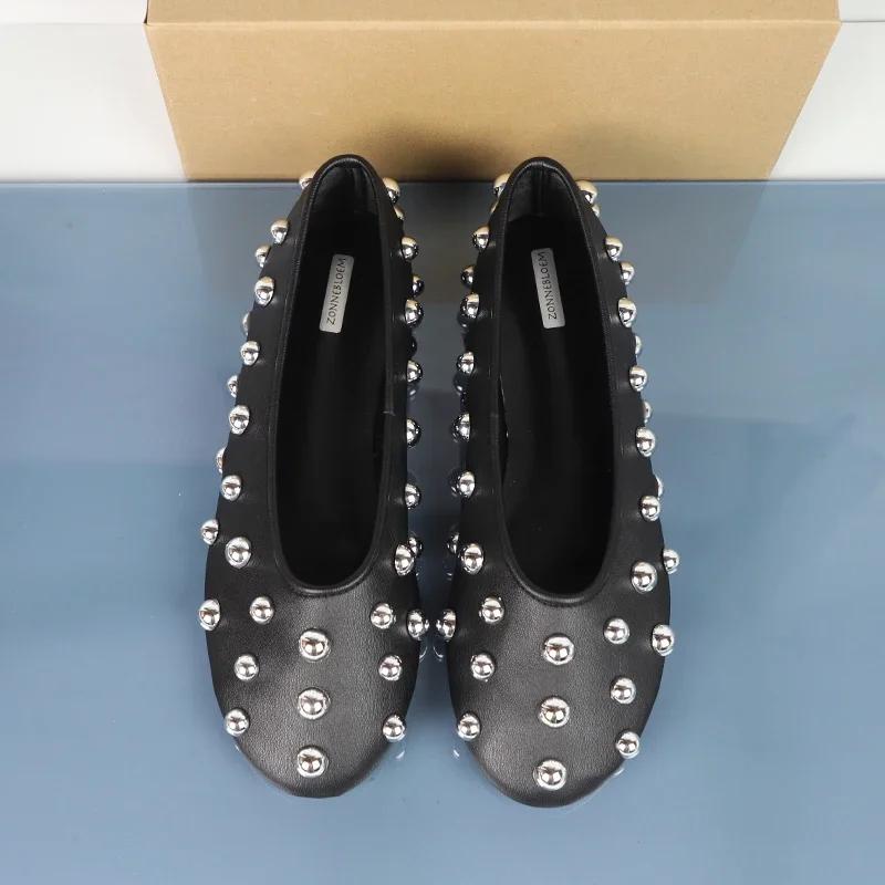 Модный дизайнер Весенняя женская повседневная обувь Черные заклепки Мягкая кожа Винтажная Удобная Неглубокая Уличная Обувь Слипоны Женские Балетки
