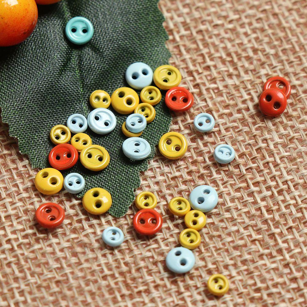Новейшая многоцветная металлическая пуговица с двумя отверстиями, мини-пуговицы для кукол, швейные принадлежности, круглая пряжка