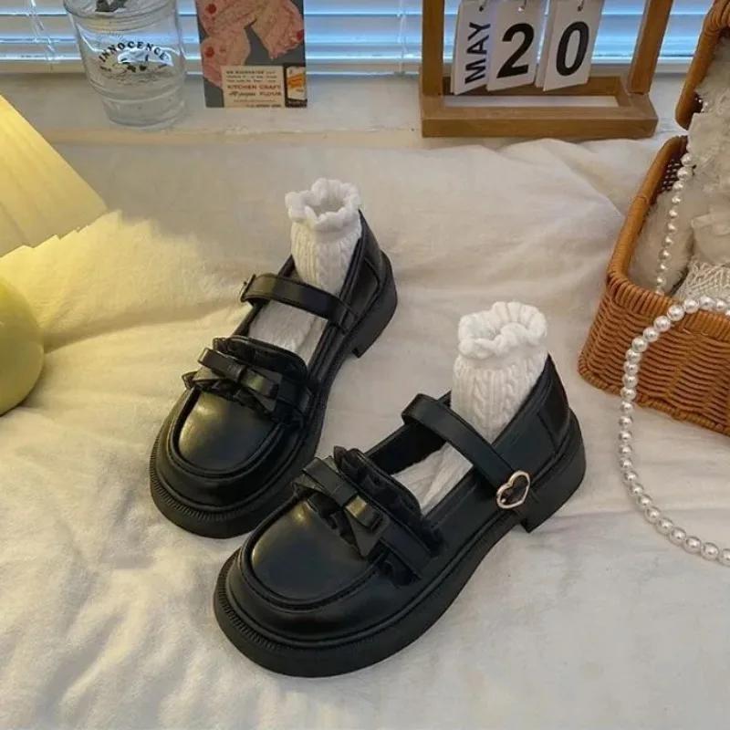 Модная женская обувь 2024 Туфли-лодочки женские с ремешком и пряжкой, Повседневные туфли для улицы, Женская обувь с бантиком в форме сердца и круглым носком на низком каблуке