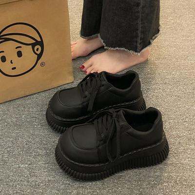 Маленькие кожаные туфли в британском стиле для женщин на платформе, увеличивающие рост, 2025, популярные мокасины-буфы, весна-лето, черные туфли для спорта и отдыха