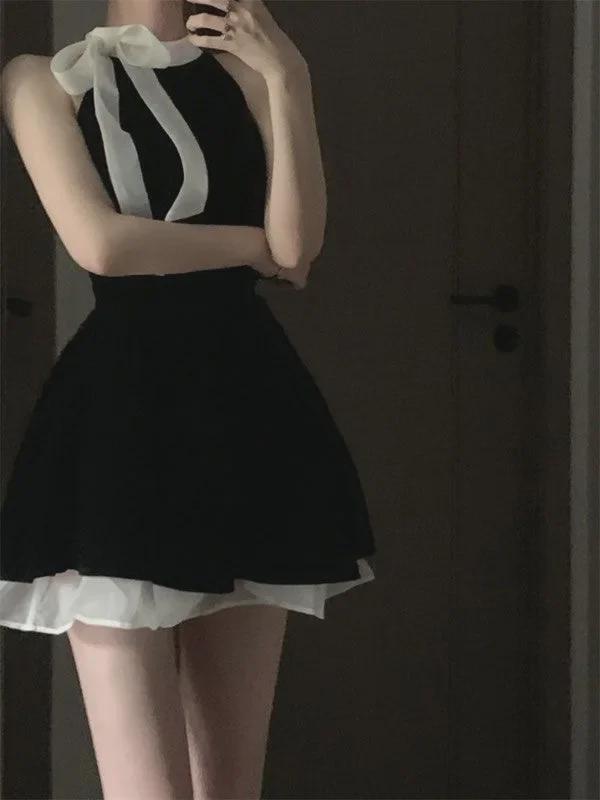 Маленькое черное платье без рукавов с бретелью через шею - французский стиль, милое и пикантное, высокая талия, облегающий крой, короткая юбка, лето