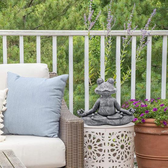 Rust-proof Resin Great Realistic Looking Funny Meditating Position Frog Statue Frog Figurine