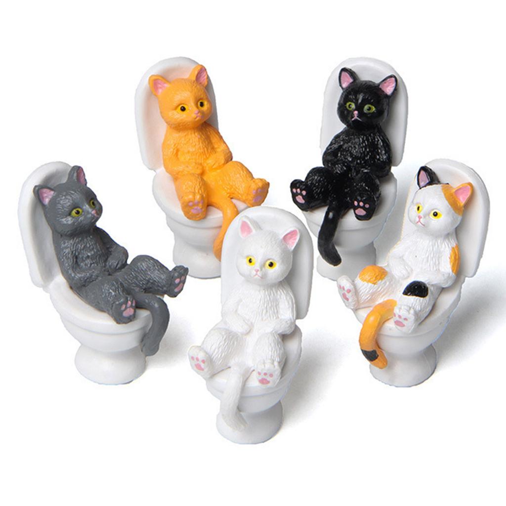 Resin Cat On Toilet Landscaping Ornaments Cartoon Animal Figurine for Home Decorations Desktop Mini Garden Accessories