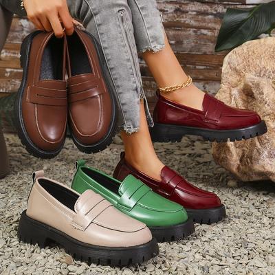 Модная женская обувь больших размеров 2025 Новая весенняя обувь на толстой подошве в стиле ретро из кожи, лакированная блестящая поверхность, повседневные одинарные туфли