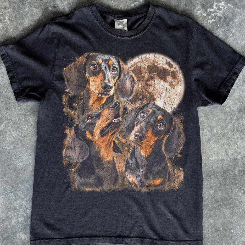 Dachshund Howling Moon T-Shirt, Distressed Wiener Dog Graphic Tee