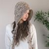 Женская вязаная шерстяная шапка-бини с кленовым листом, с защитой ушей и кисточкой-косичкой