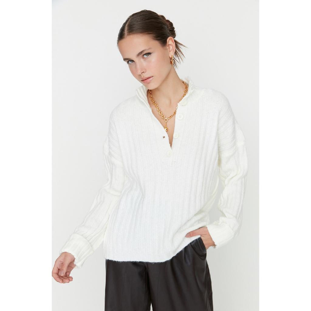 Бежевый вязаный свитер с широким узором и мягким текстурированным высоким воротником Twoaw21kz0783