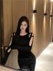 Черная женская облегающая футболка Bodycon - Сексуальный дизайн с вырезами для весны/лета 2025