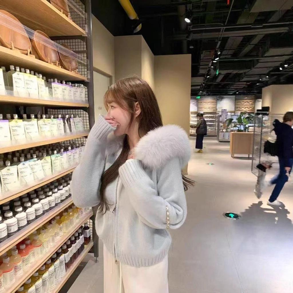 Женский короткий вязаный кардиган с капюшоном и воротником из искусственного лисьего меха - Новый осенне-зимний модный стиль