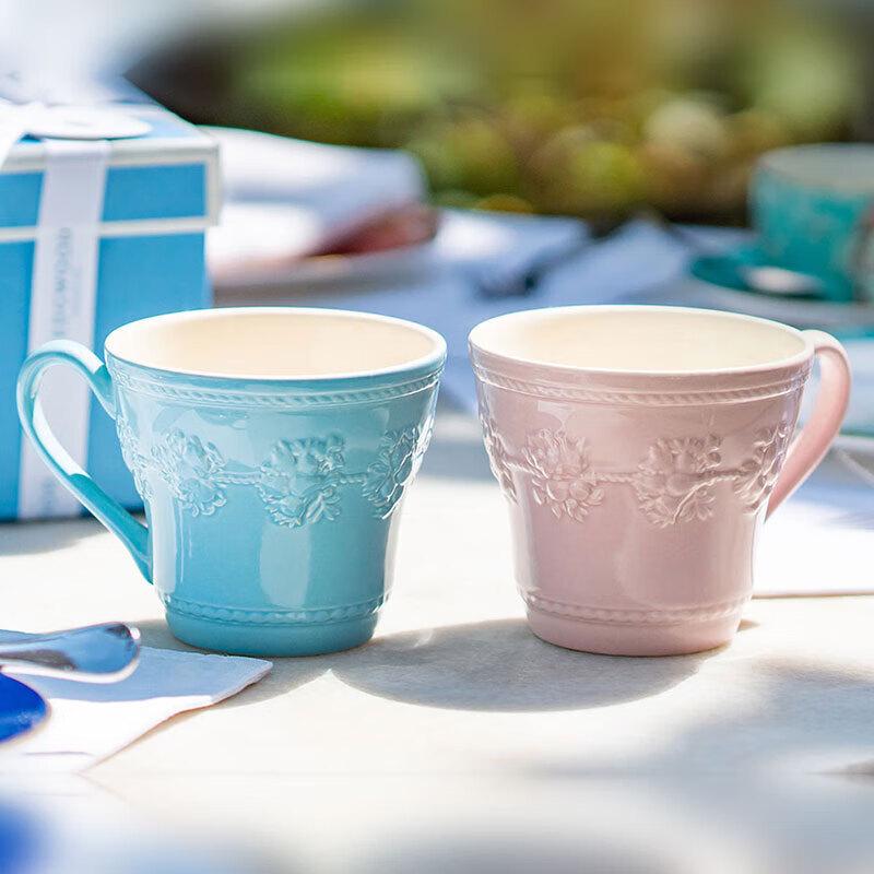Wedgwood Набор кружек для пары «Радостный праздник»