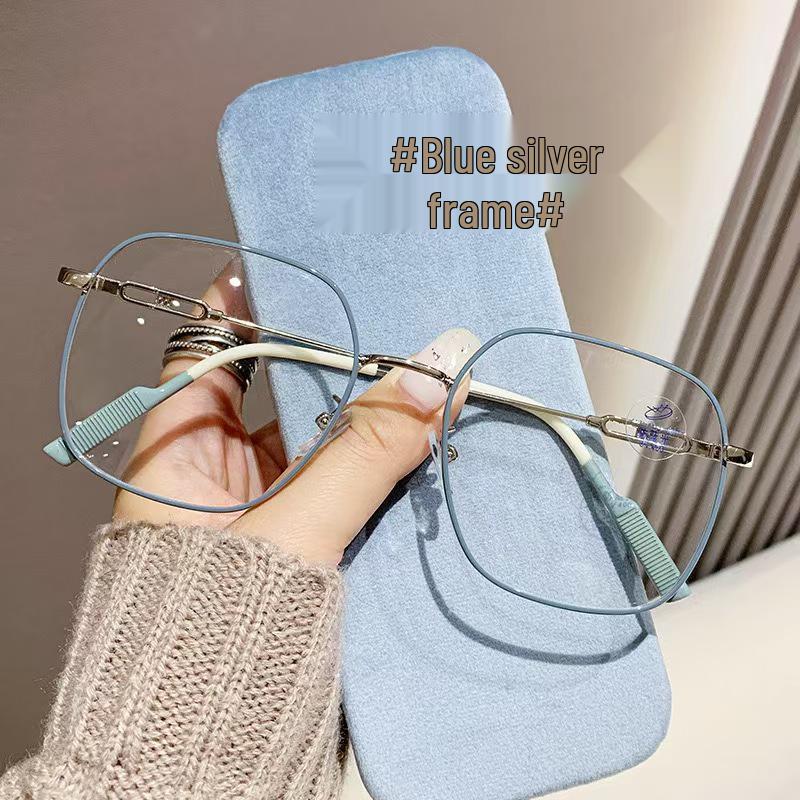 Trendy Women's Light-Changing Transparent Myopia Glasses with Slim Big Frame